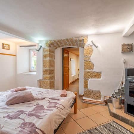 Apartman Karin Rovensko pod Troskami Exteriör bild