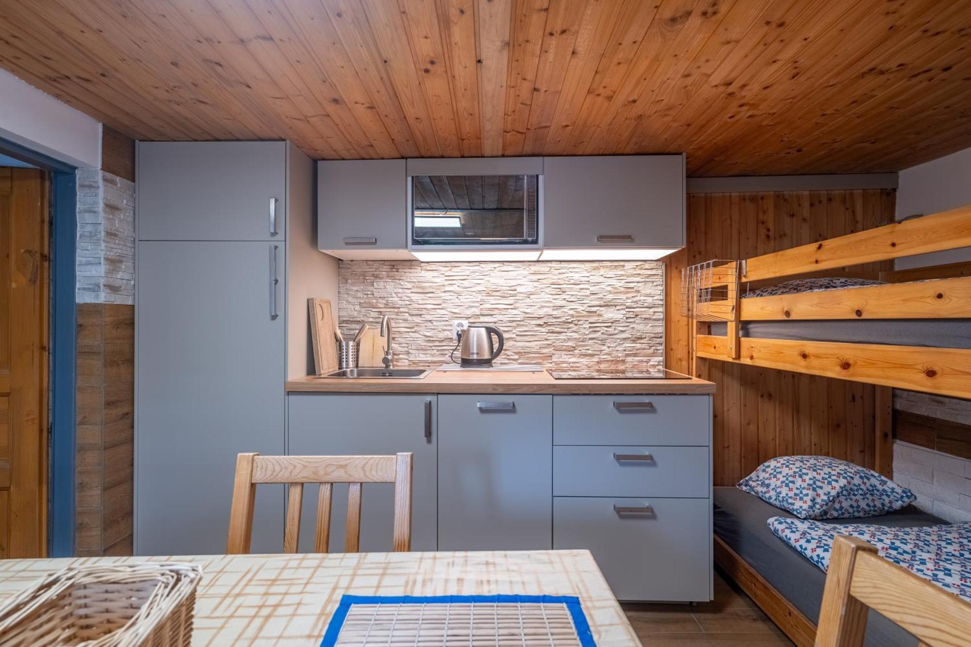 Apartman Karin Rovensko pod Troskami Exteriör bild