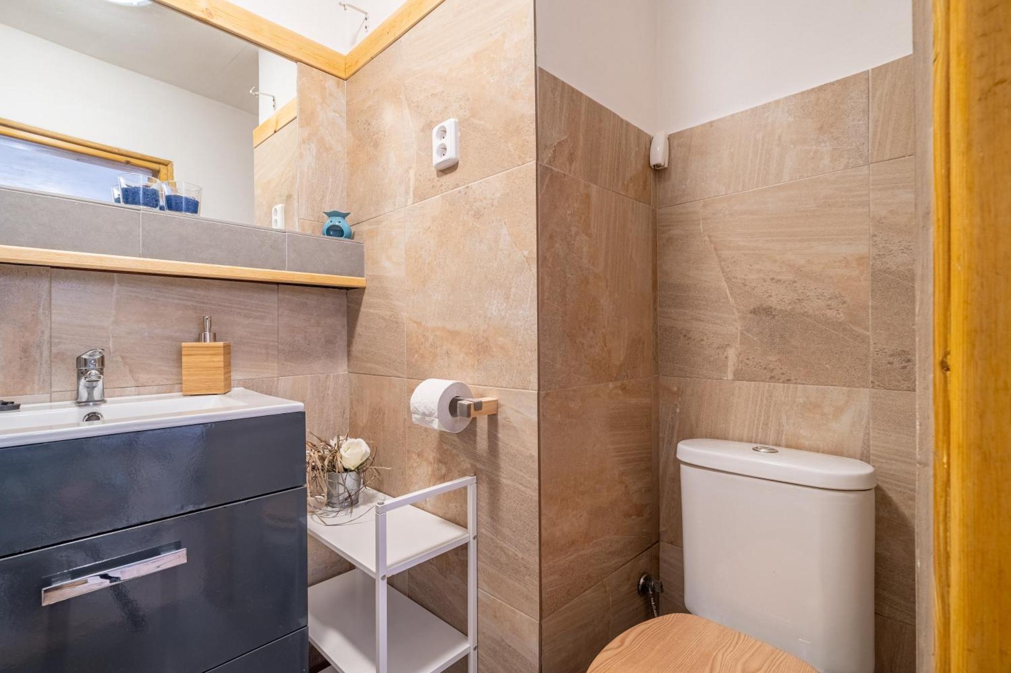 Apartman Karin Rovensko pod Troskami Exteriör bild